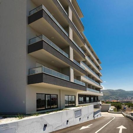 Apartment With Seaview + Private Garage Parking Split Exterior photo